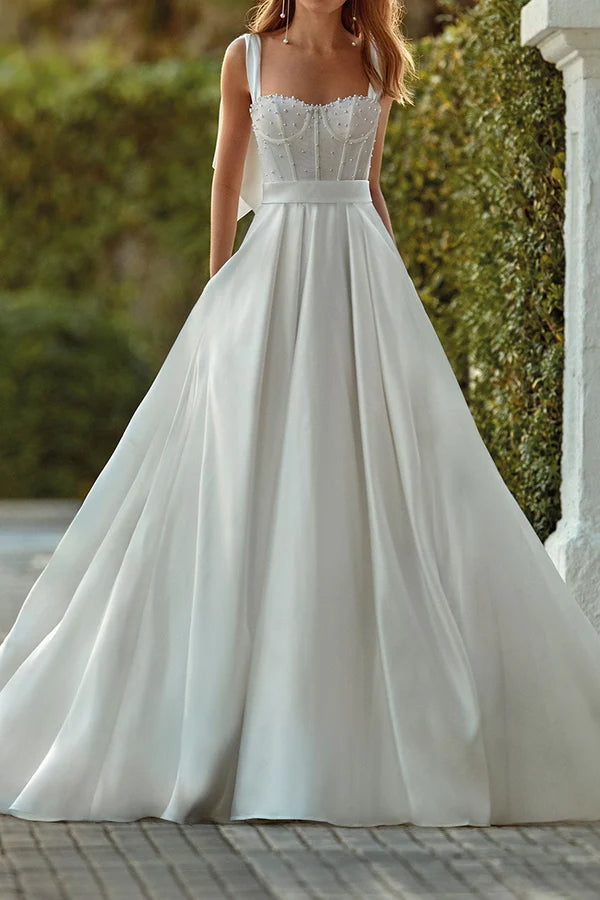 Abito da sposa in raso con scollo a cuore e tasche, linea A